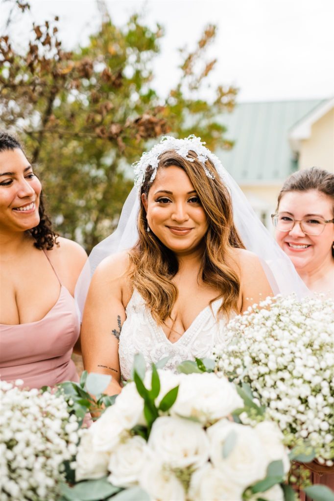 Charlottesville wedding photographer captures beautiful bridal photo with baby breathe bouquets